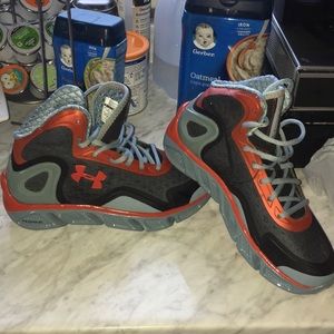 Boys Under Armor Spine Youth Shoes